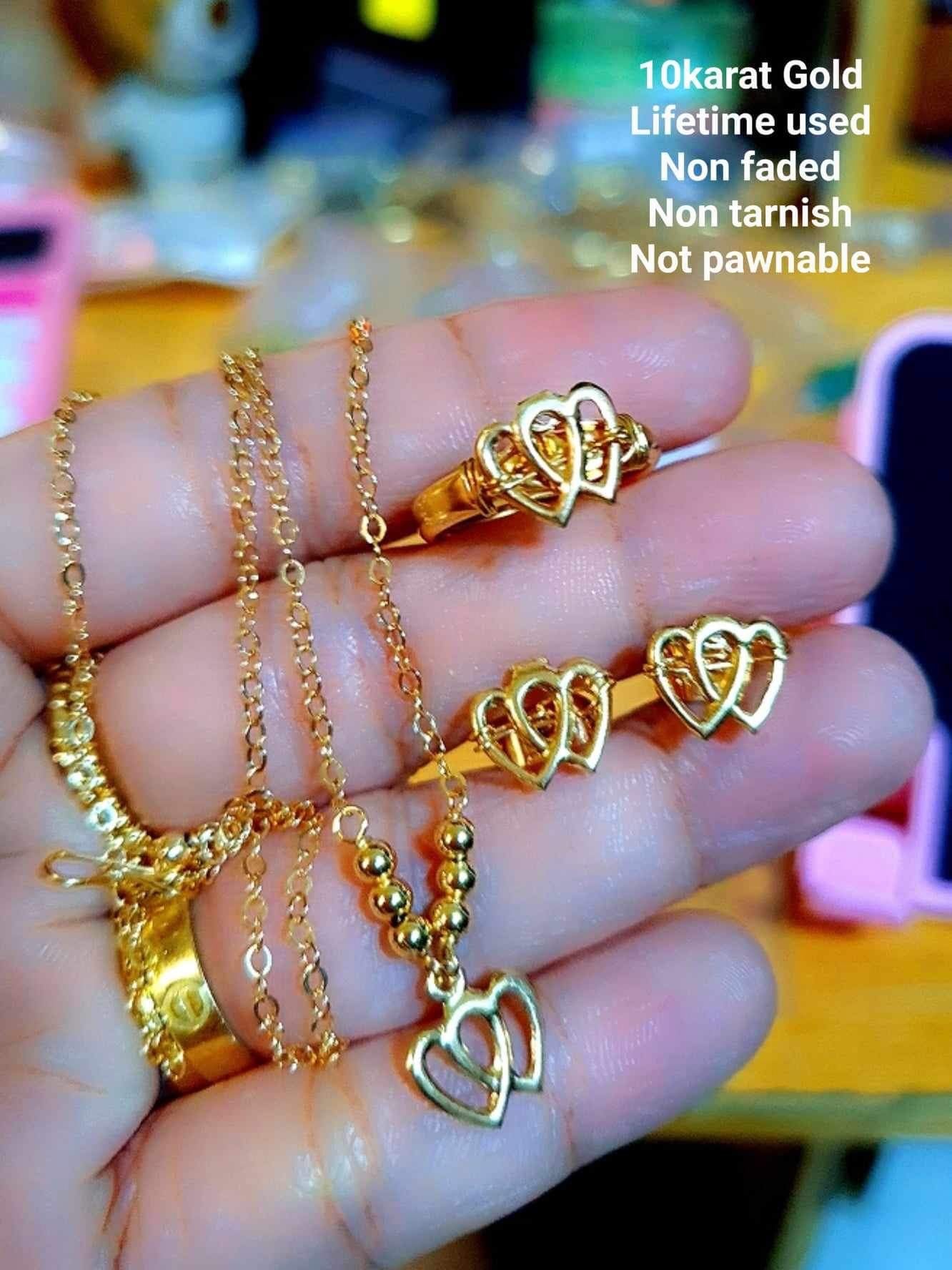 10k Us gold heart necklace