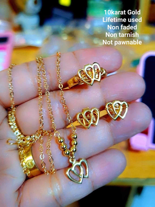 10k Us gold heart necklace