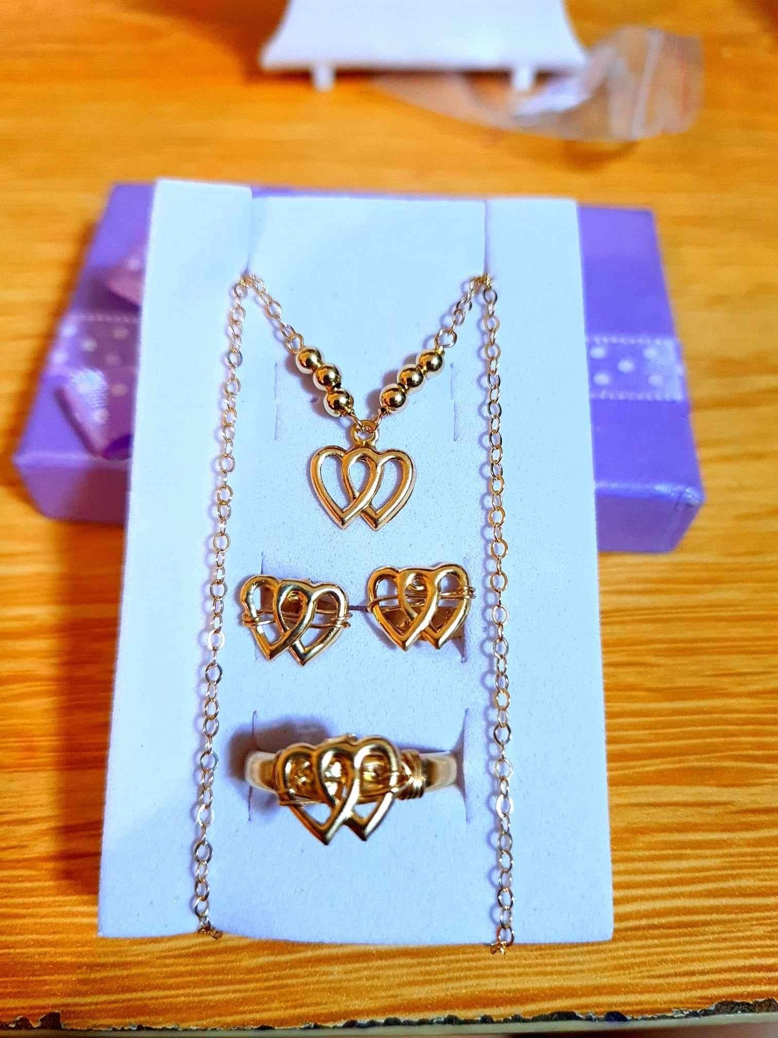 10k Us gold heart necklace