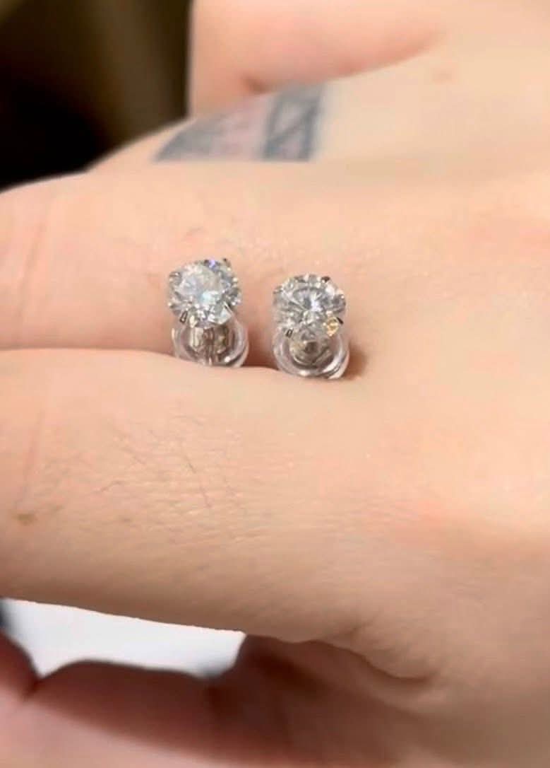 MOISSANITE DIAMOND EARINGS