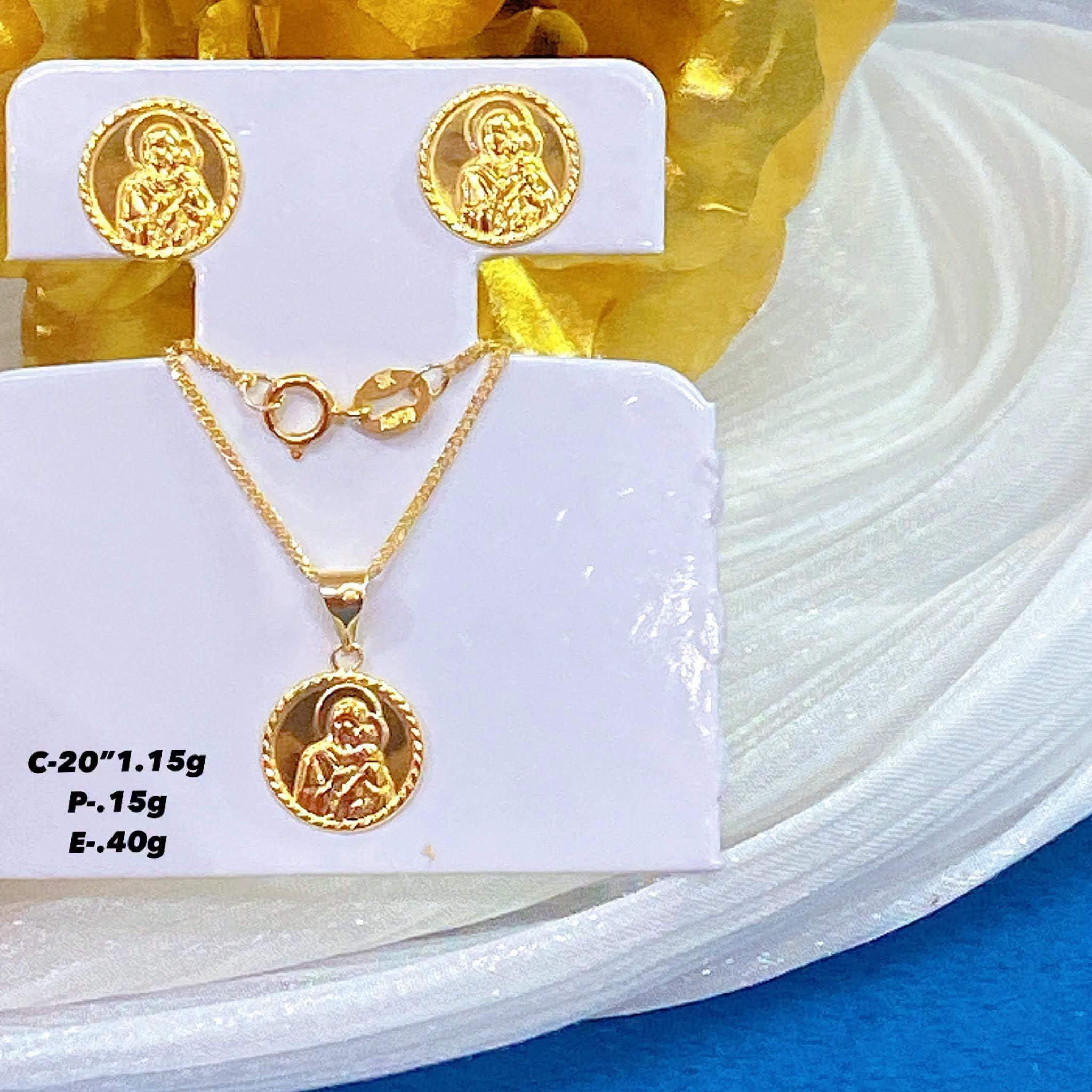 18k suadi gold  Mother and child  earrings and pendant only