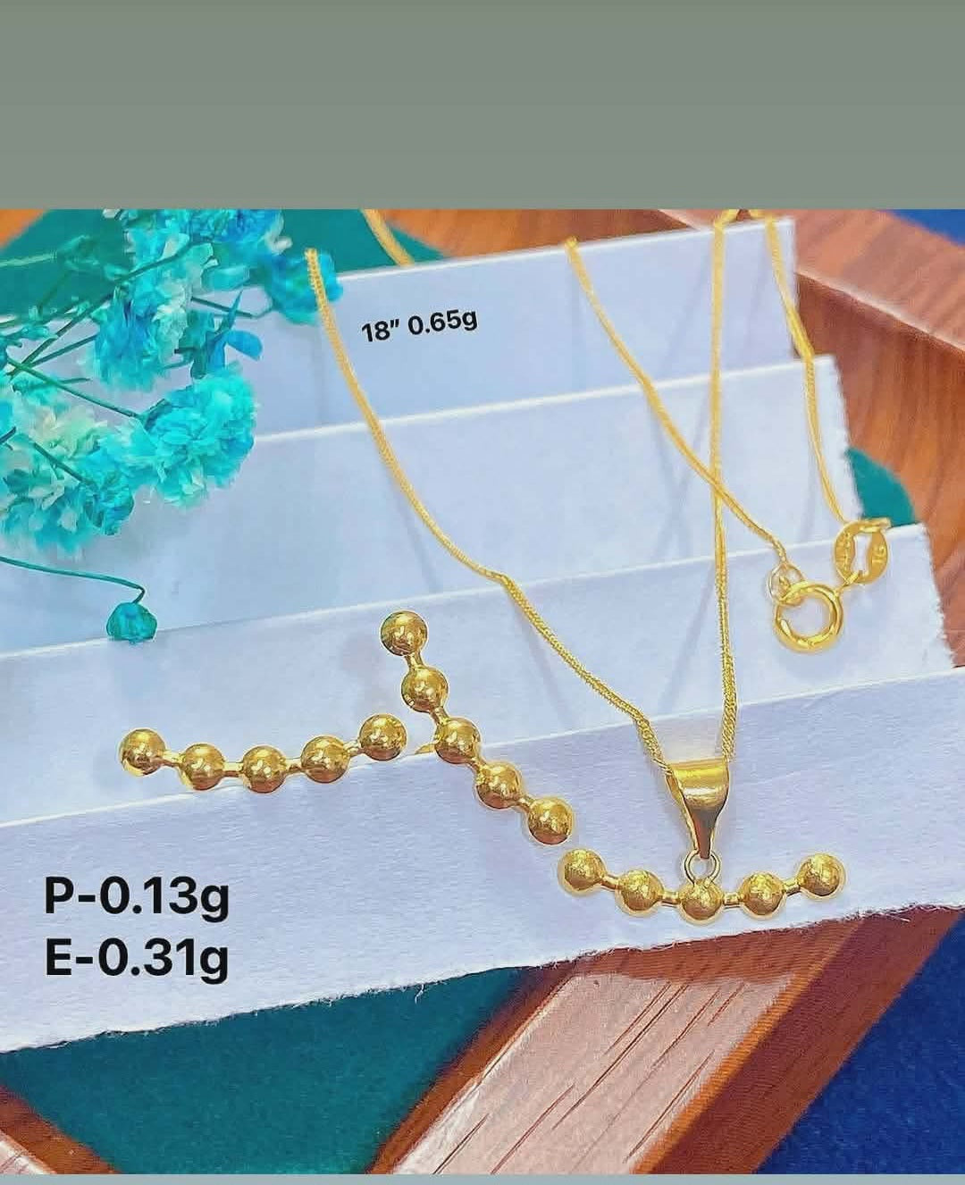 18k saudi gold   bubble earrings and pendant only
