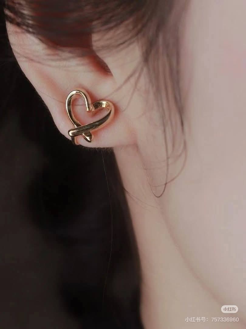 Thailand gold heart necklace  and heart earrings