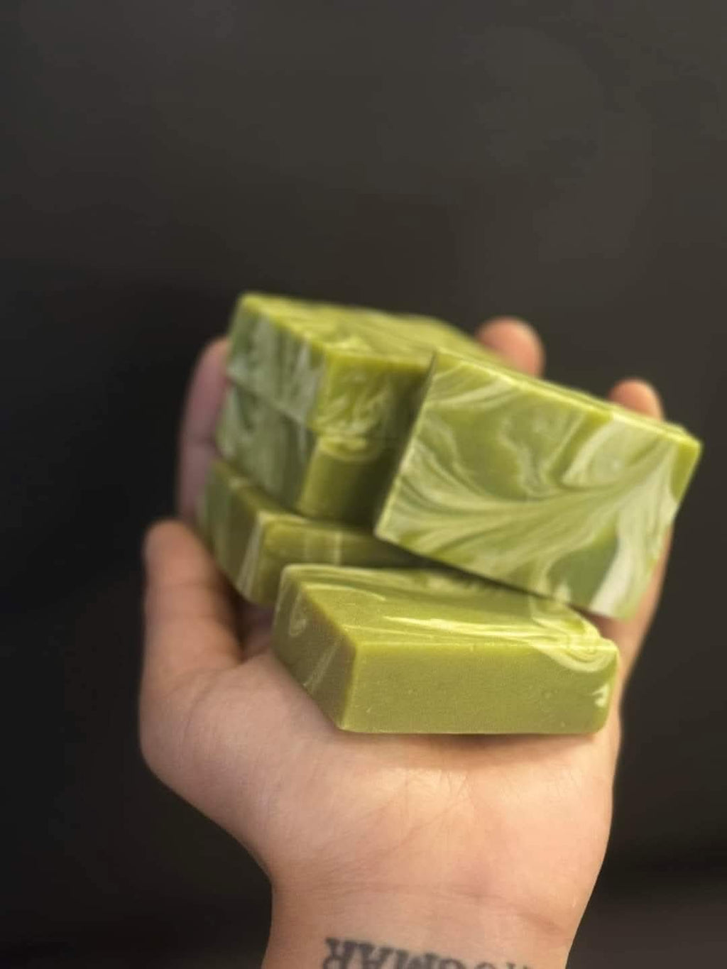 ROSMAR KAGAYAKU TAWAS CALAMANSI SOAP
infused with NICINAMIDE