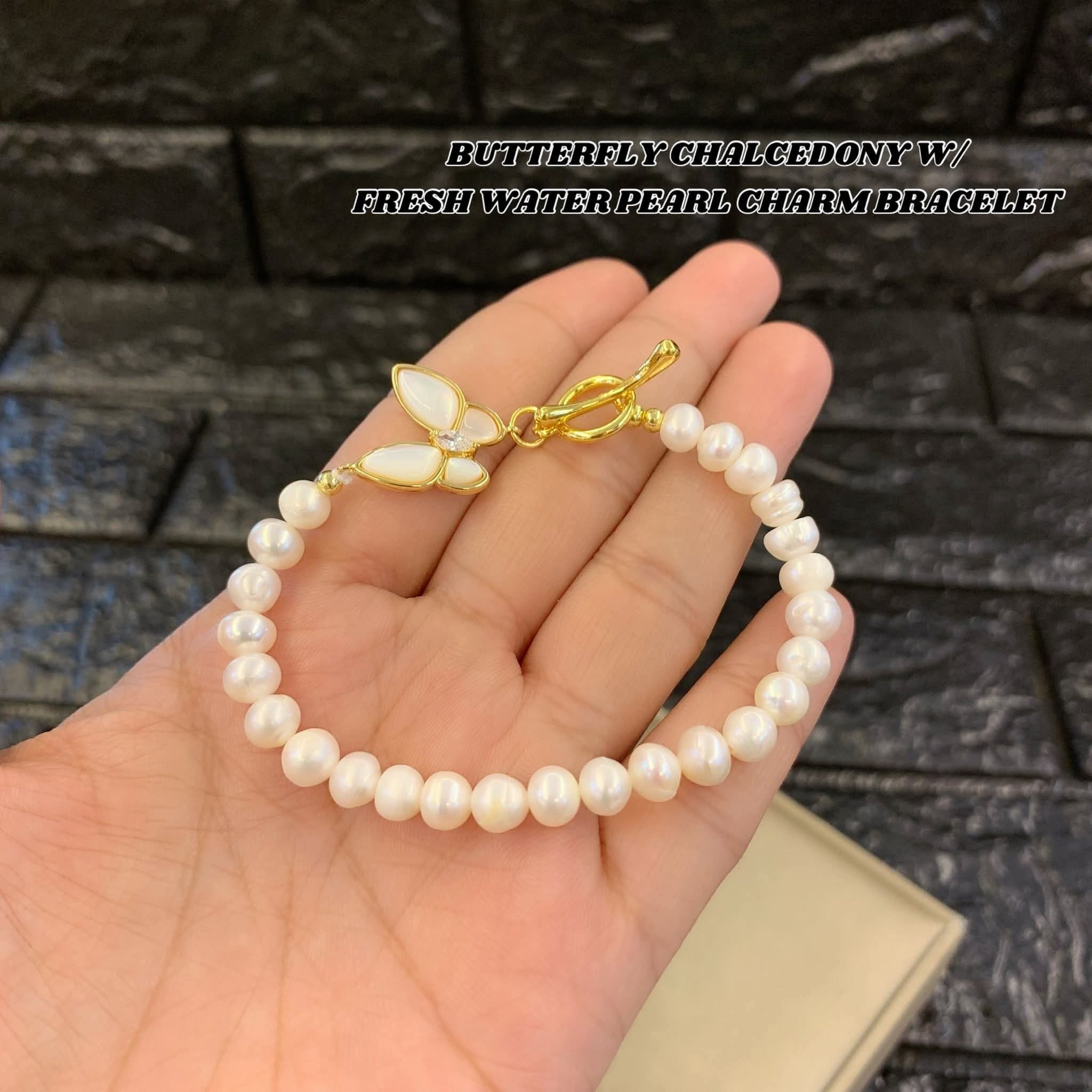 BUTTERFLY CHALCEDONY W/ FRESH WATER PEARL CHARM BRACELET