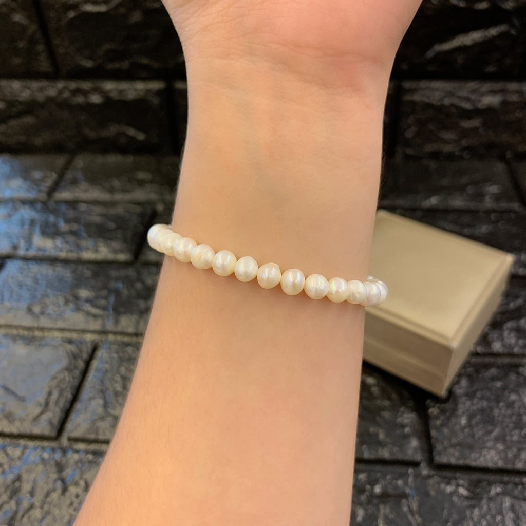 BUTTERFLY CHALCEDONY W/ FRESH WATER PEARL CHARM BRACELET